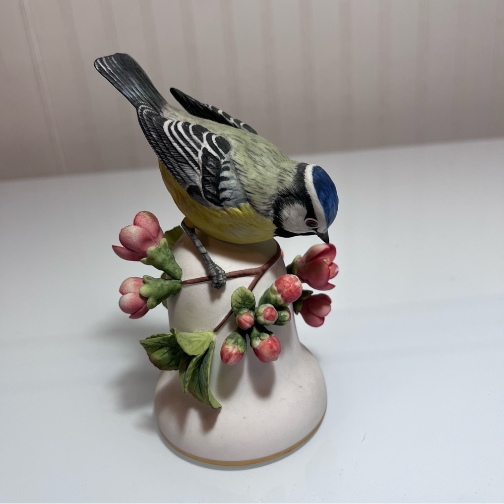 Blue Tit Porcelain Bell by Peter Barrett 1981 Franklin Porcelain Bird Figurine - Picture 9 of 11